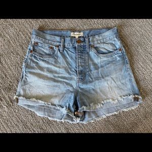 Madewell size 28 “The Perfect Summer Short”. Good condition.